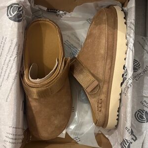 Ugg Goldenstar Clog, size 8.5